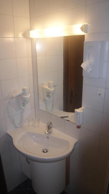 Hotel Sonnenheim Bad Kleinkirchheim Room photo